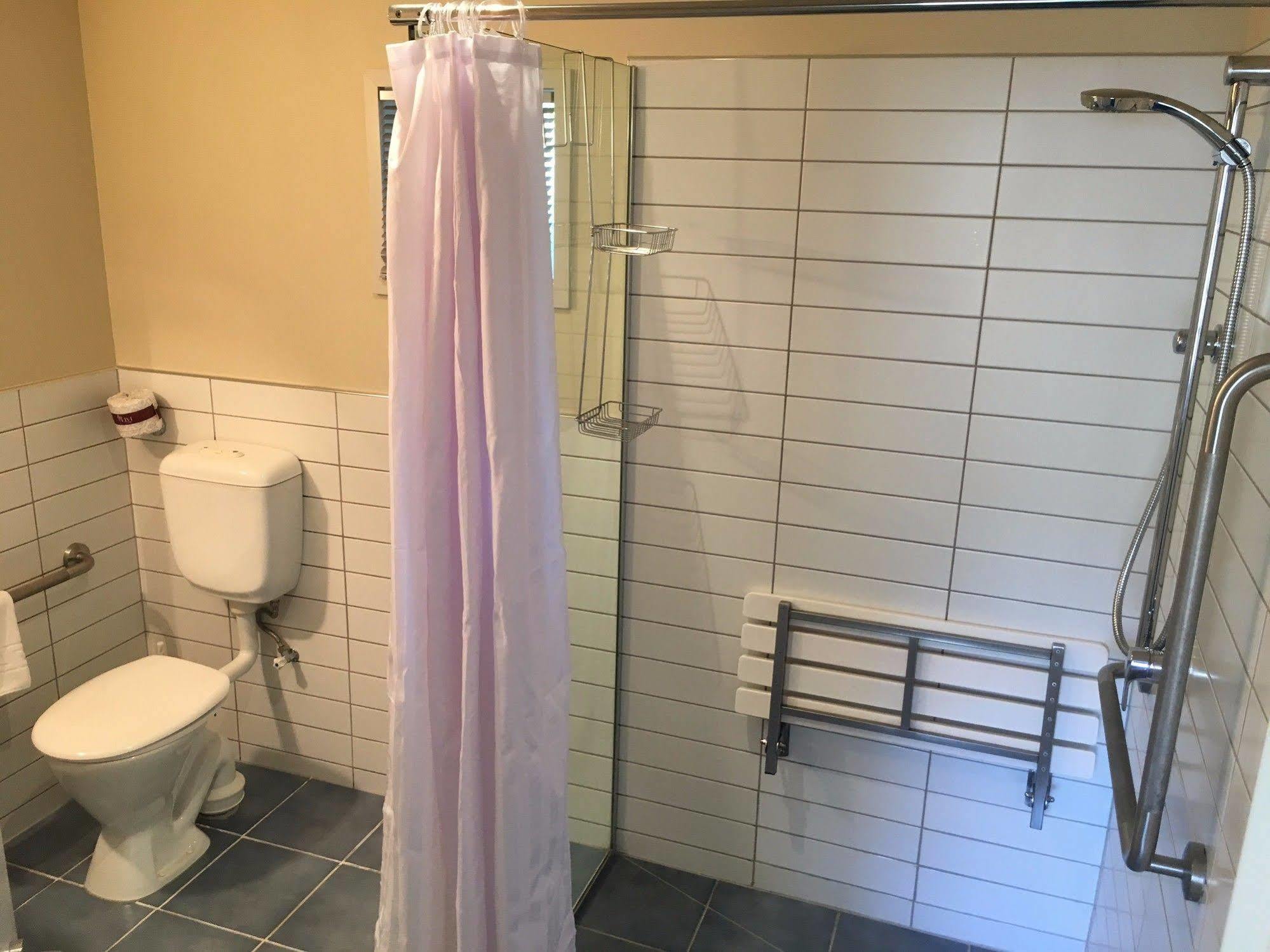 ビーチズ ネルソンモーテル エクステリア 写真 A shower curtain